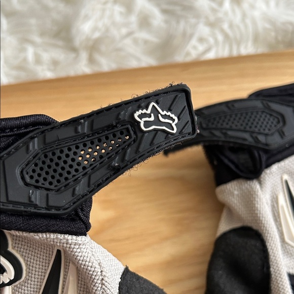 Fox Racing Black and white-Gray Gloves - Picture 5 of 8